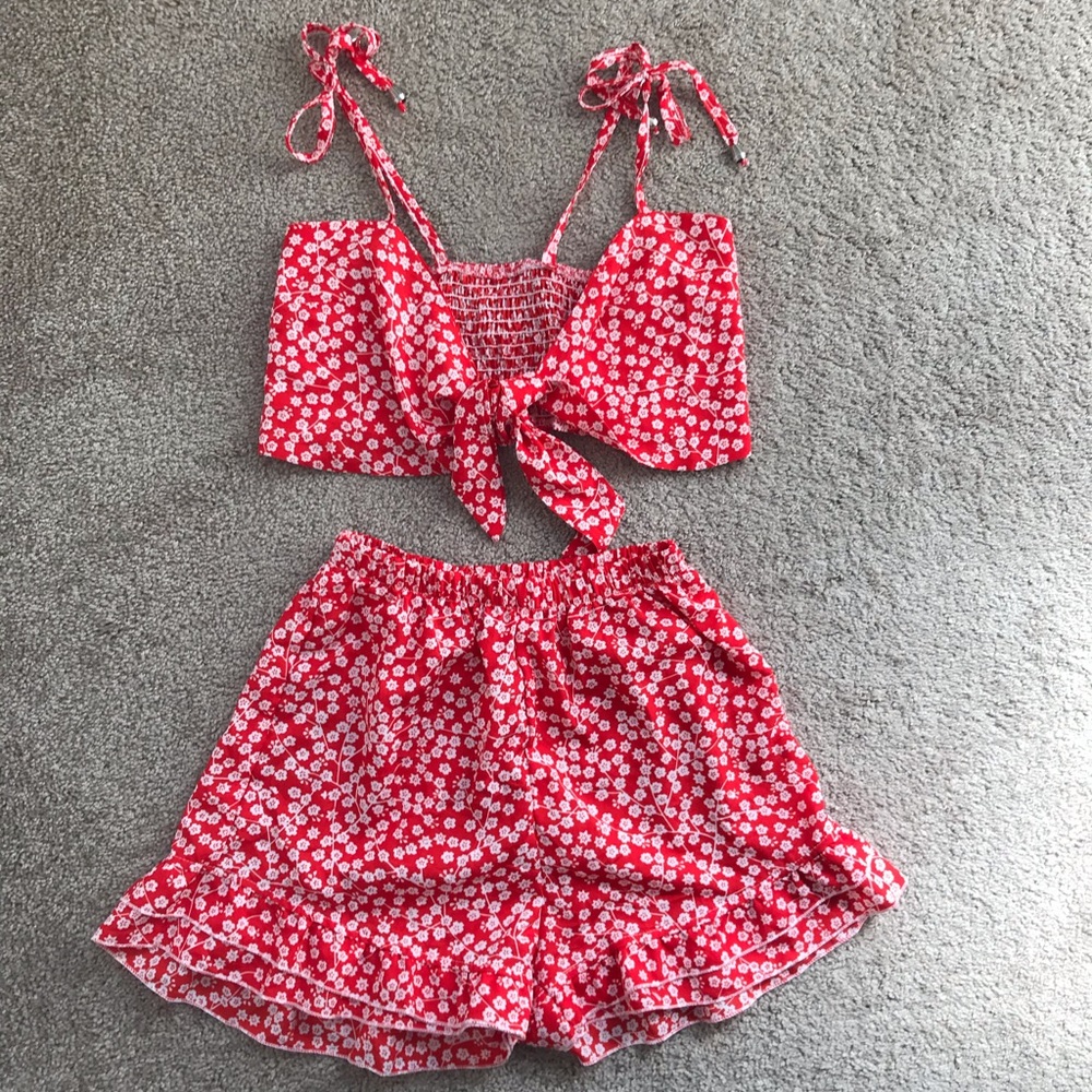 ❌SOLD❌Ruffled cropped top/ short set